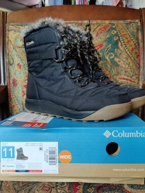 Columbia Women's Minx Shorty IV SIZE 11 WIDE-BRAND NEW